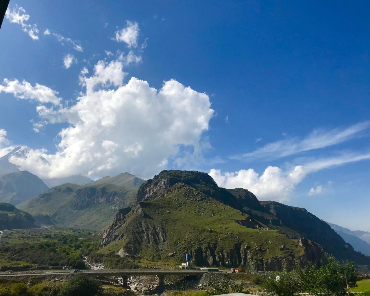 Hotel Riverside Kazbegi Exterior foto